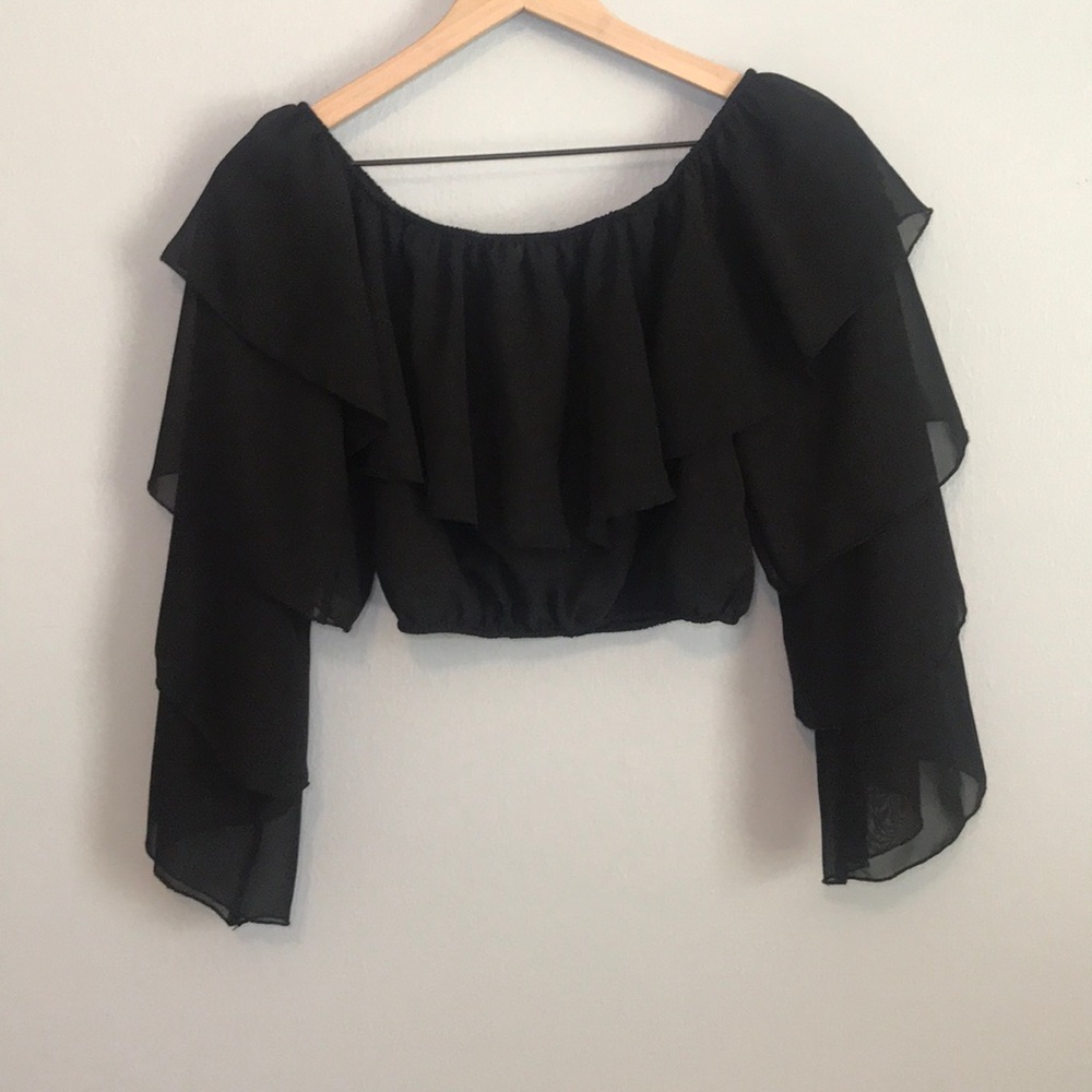 ✨Super cute Windsor ruffled crop top
